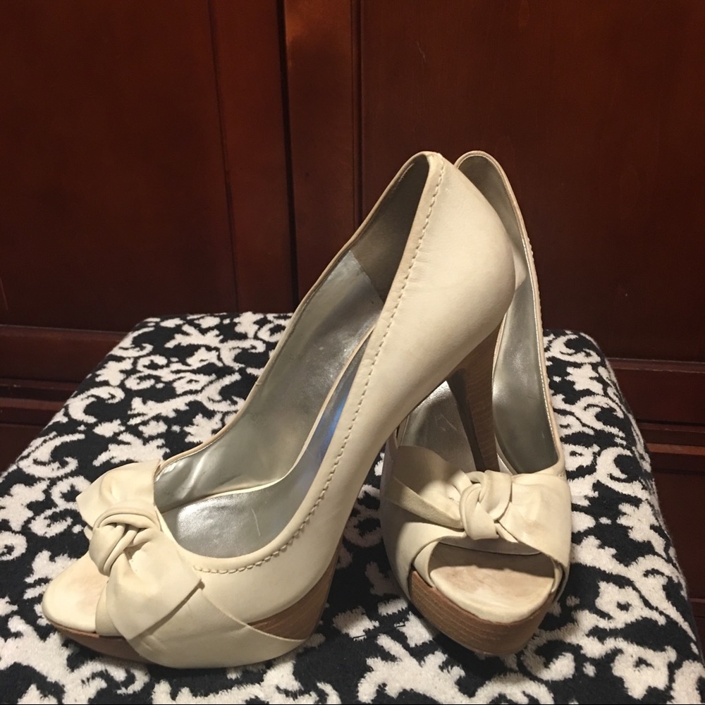 Guess Stilettos gently used. Size 91/2 - Picture 2 of 4